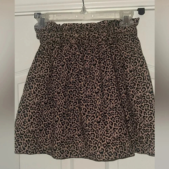 NWOT- American Eagle Outfitters Paperbag Lined Animal Print Skirt. Size XS. - Picture 5 of 7